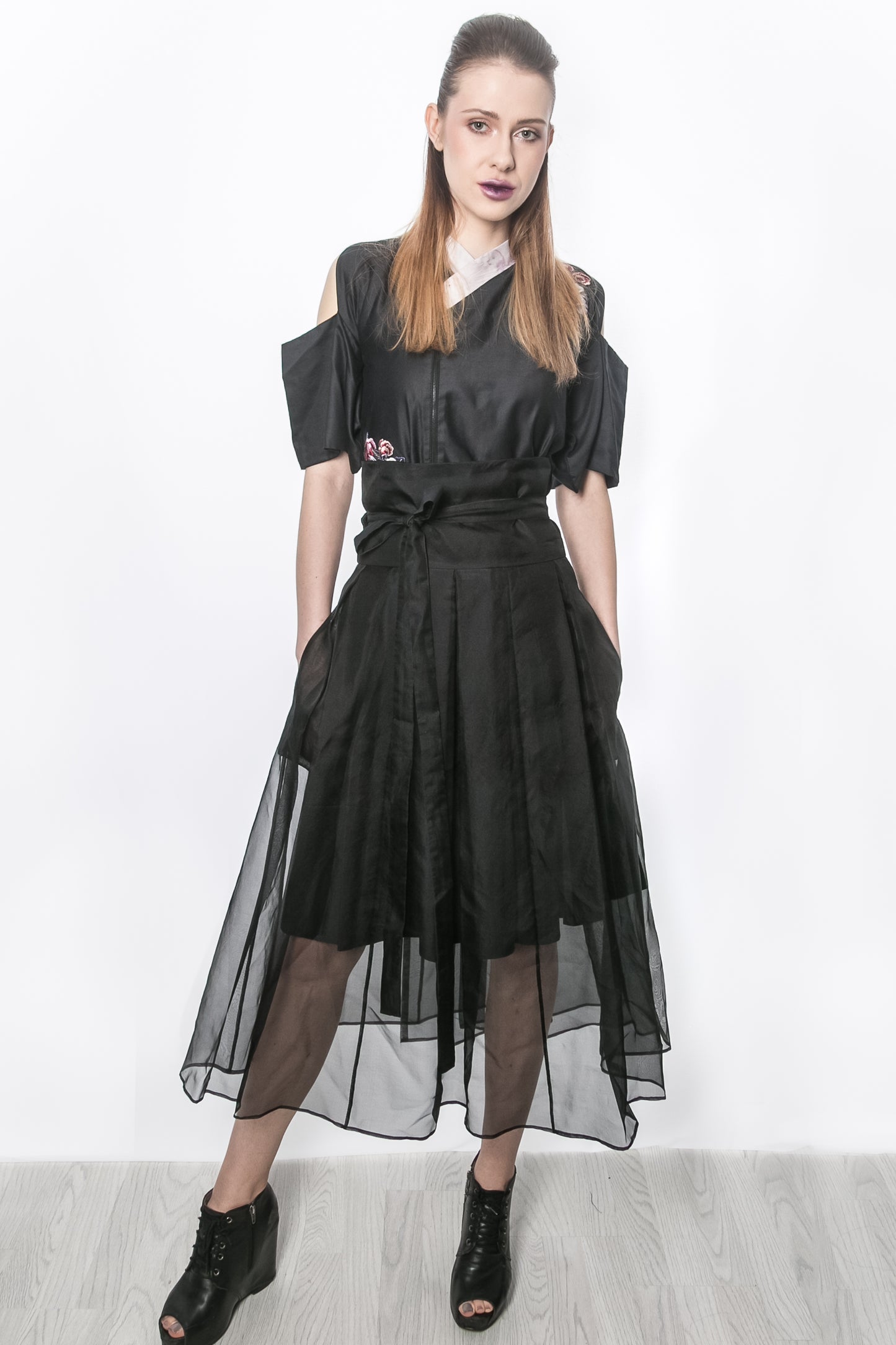 SAUNI Cold Shoulder Top