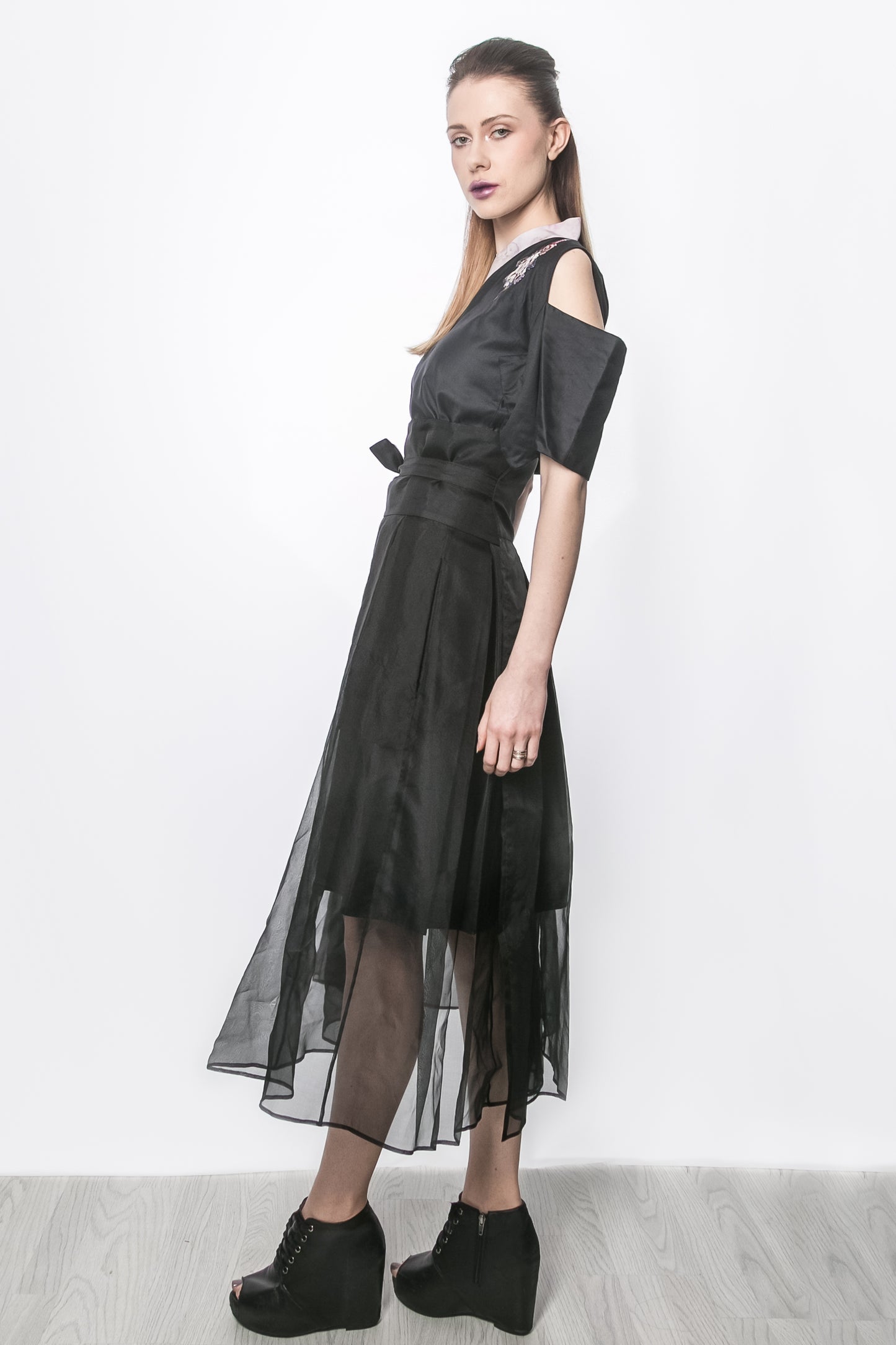 SAUNI Cold Shoulder Top