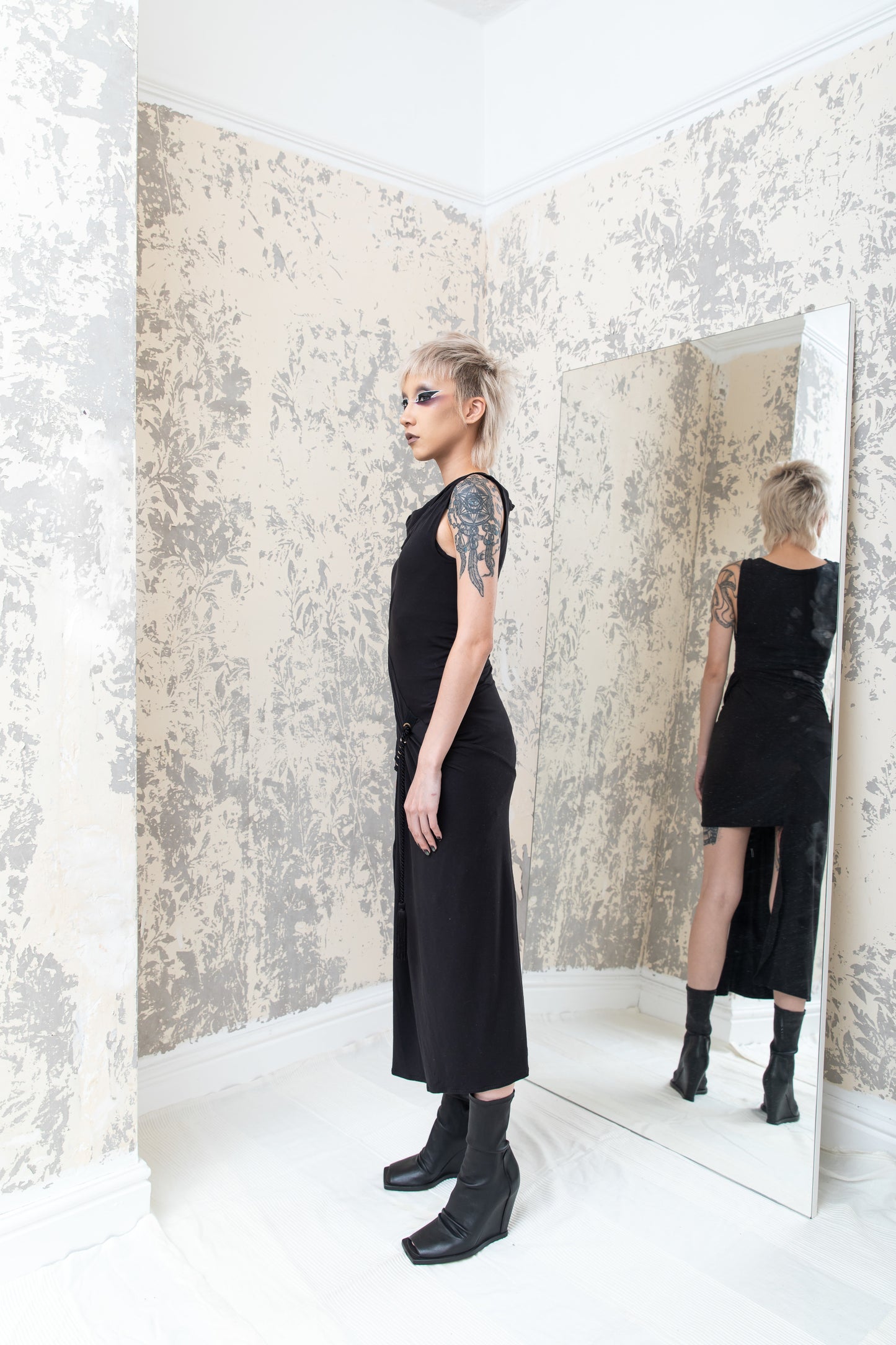 GATHERING Twisted Sheath Dress
