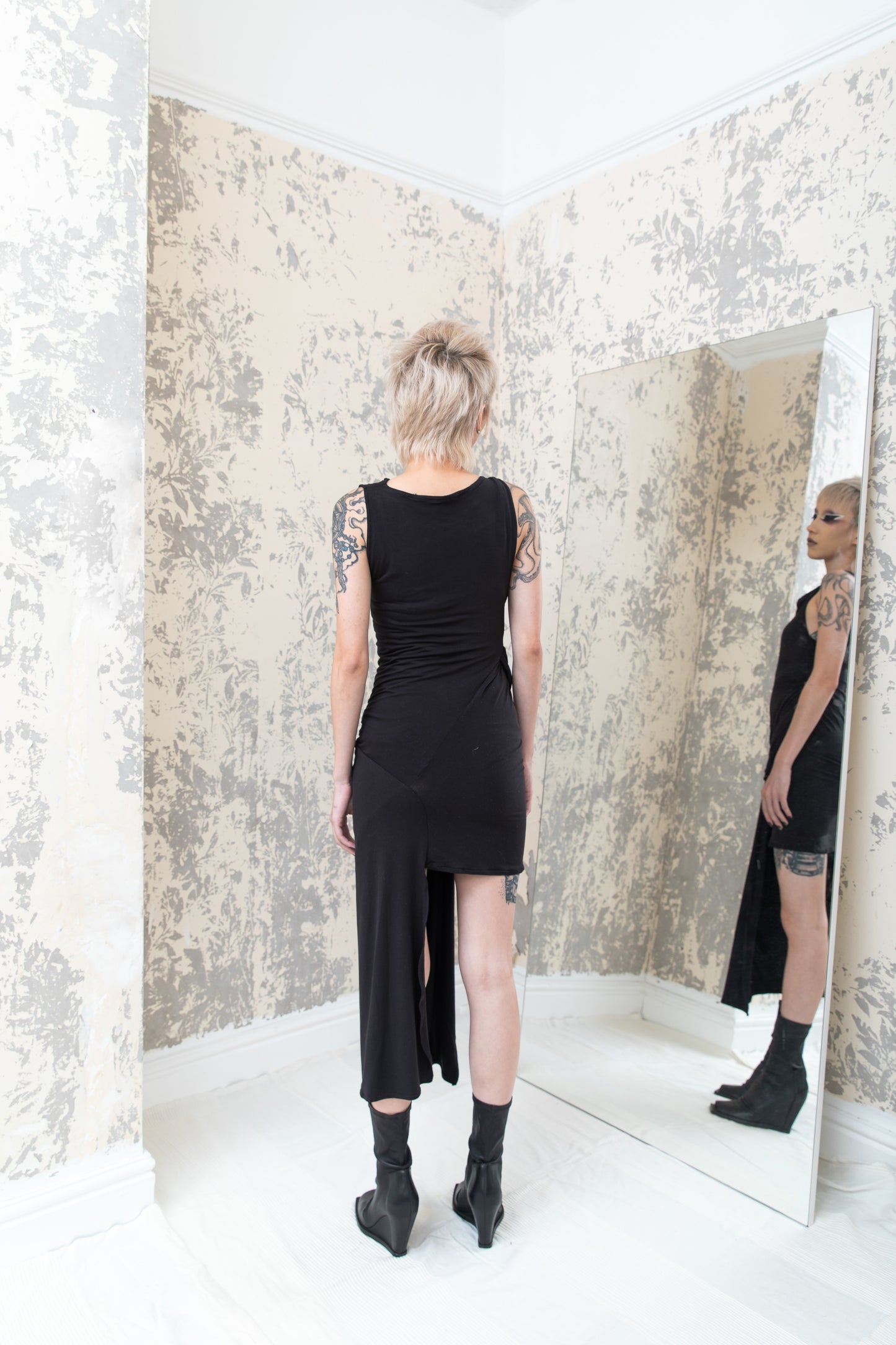 GATHERING Twisted Sheath Dress